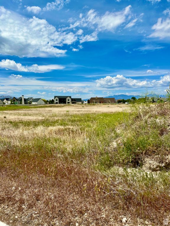 Image 9 of property listing at 9947 N 6450 W, Highland, UT 84003