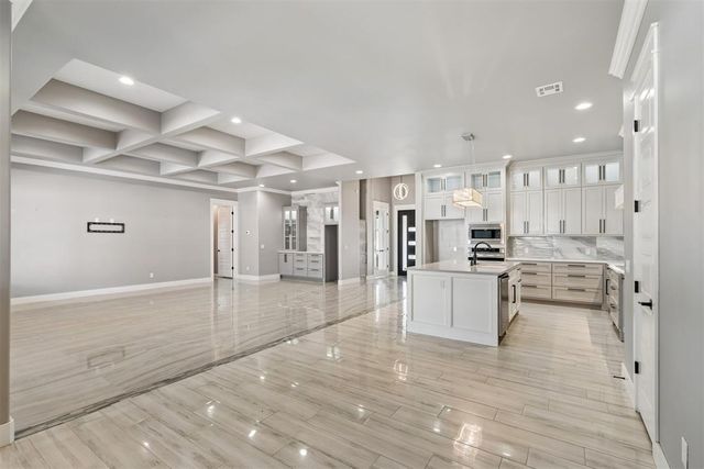 5700 Copper Stone Court, Mustang, OK 73064