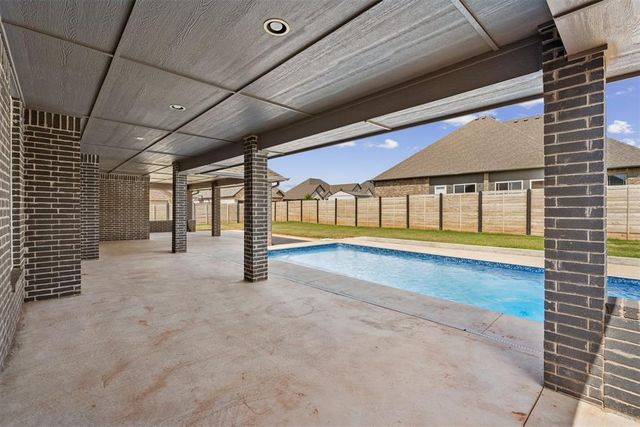 5700 Copper Stone Court, Mustang, OK 73064
