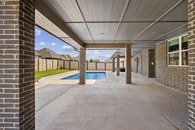 5700 Copper Stone Court, Mustang, OK 73064