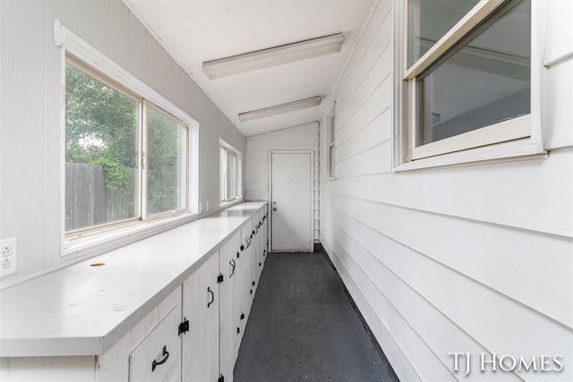 1030 Calvin Avenue, Muskegon, MI 49442