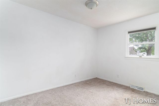 1030 Calvin Avenue, Muskegon, MI 49442