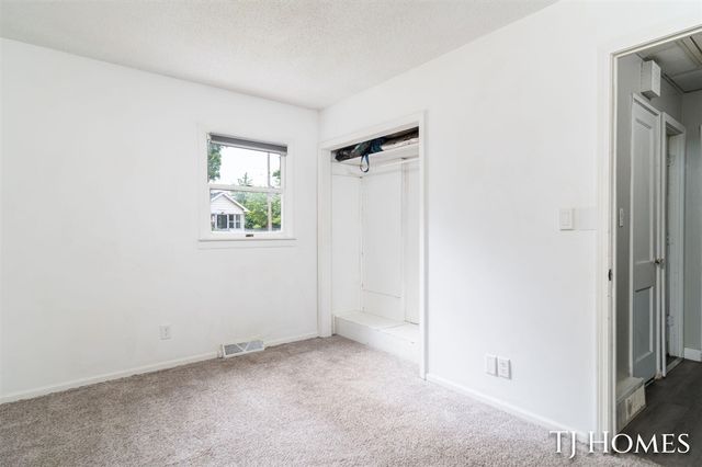 1030 Calvin Avenue, Muskegon, MI 49442