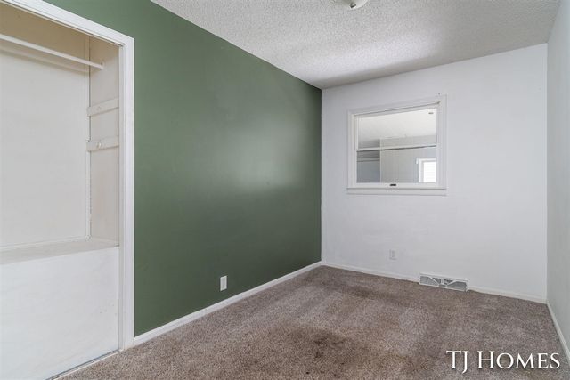 1030 Calvin Avenue, Muskegon, MI 49442