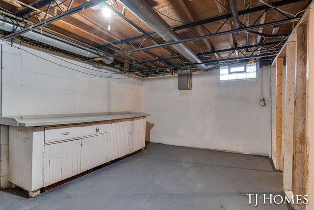 1030 Calvin Avenue, Muskegon, MI 49442