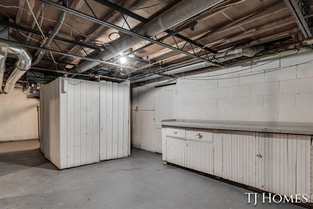 1030 Calvin Avenue, Muskegon, MI 49442