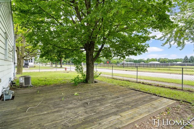 1030 Calvin Avenue, Muskegon, MI 49442
