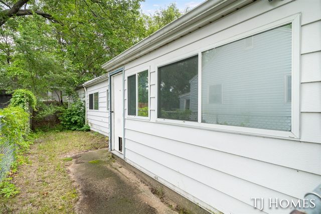 1030 Calvin Avenue, Muskegon, MI 49442