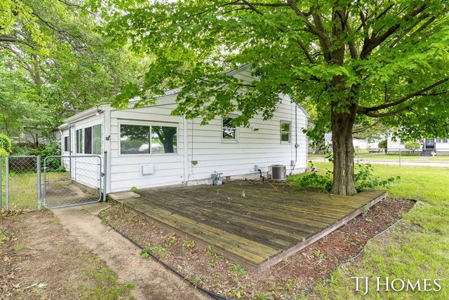 1030 Calvin Avenue, Muskegon, MI 49442
