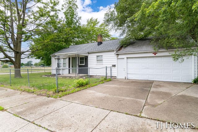 1030 Calvin Avenue, Muskegon, MI 49442