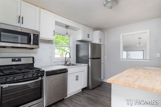 1030 Calvin Avenue, Muskegon, MI 49442