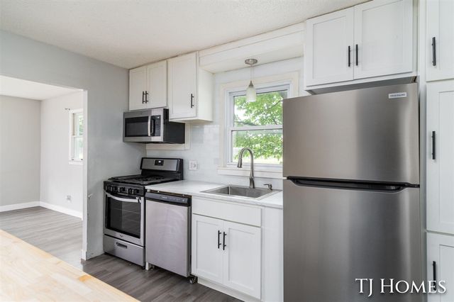 1030 Calvin Avenue, Muskegon, MI 49442