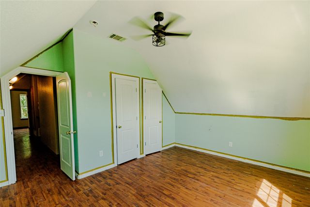 10906 Shady Oaks Drive, Runaway Bay, TX 76426