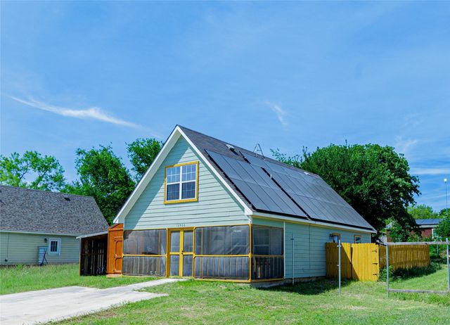 10906 Shady Oaks Drive, Runaway Bay, TX 76426