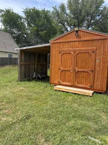 10906 Shady Oaks Drive, Runaway Bay, TX 76426