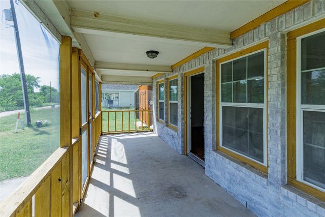 10906 Shady Oaks Drive, Runaway Bay, TX 76426