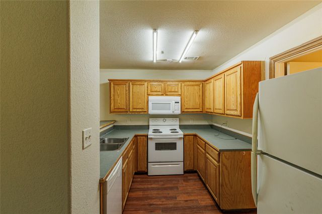 10906 Shady Oaks Drive, Runaway Bay, TX 76426