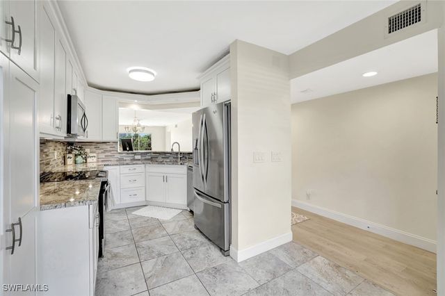 340 Horse Creek DR 207, Naples, FL 34110