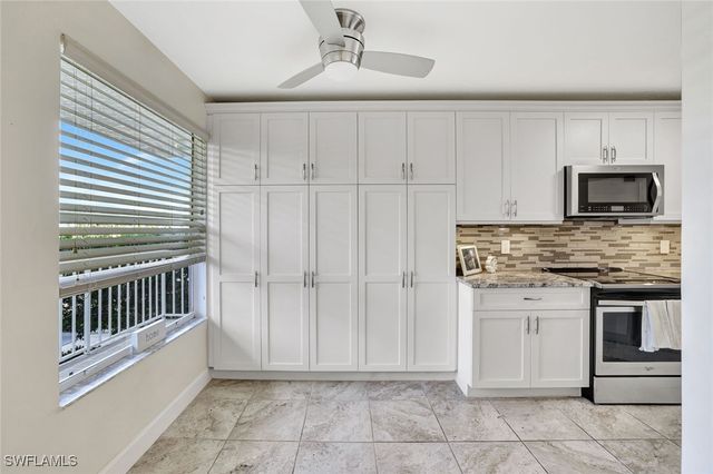 340 Horse Creek DR 207, Naples, FL 34110