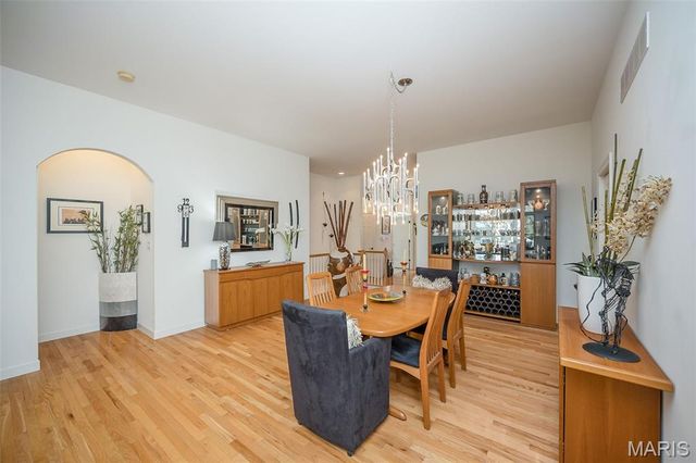 904 Chesterfield Villas Cir Circle, Chesterfield, MO 63017