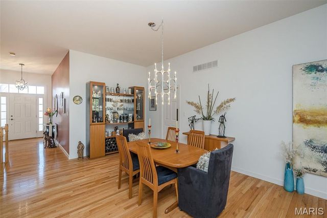 904 Chesterfield Villas Cir Circle, Chesterfield, MO 63017