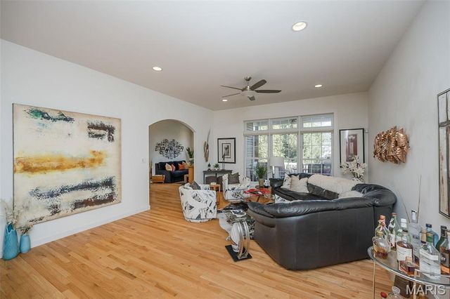 904 Chesterfield Villas Cir Circle, Chesterfield, MO 63017