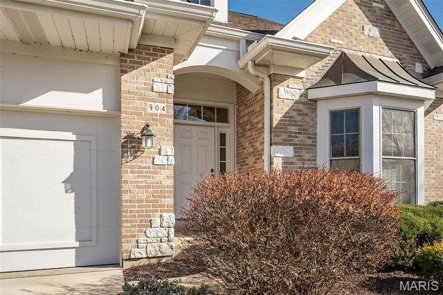 904 Chesterfield Villas Cir Circle, Chesterfield, MO 63017