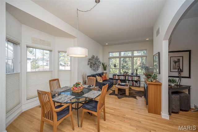 904 Chesterfield Villas Cir Circle, Chesterfield, MO 63017