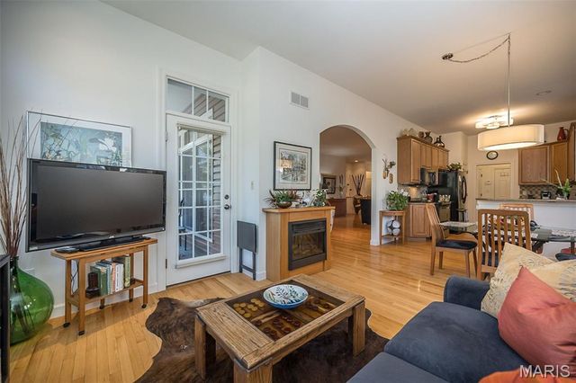 904 Chesterfield Villas Cir Circle, Chesterfield, MO 63017