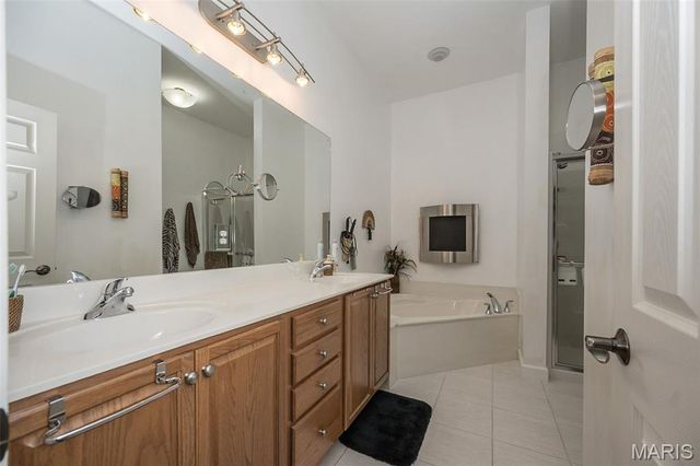 904 Chesterfield Villas Cir Circle, Chesterfield, MO 63017