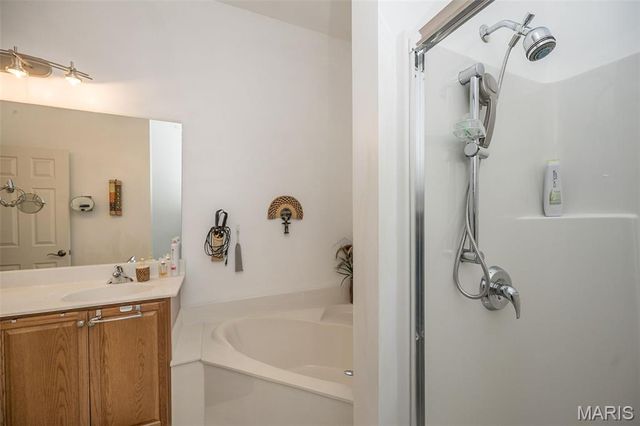 904 Chesterfield Villas Cir Circle, Chesterfield, MO 63017