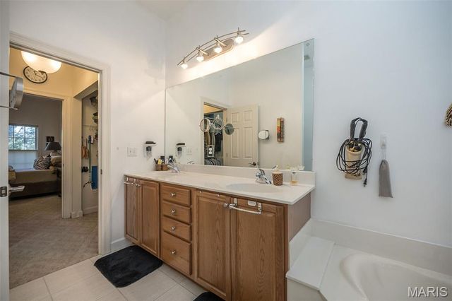 904 Chesterfield Villas Cir Circle, Chesterfield, MO 63017