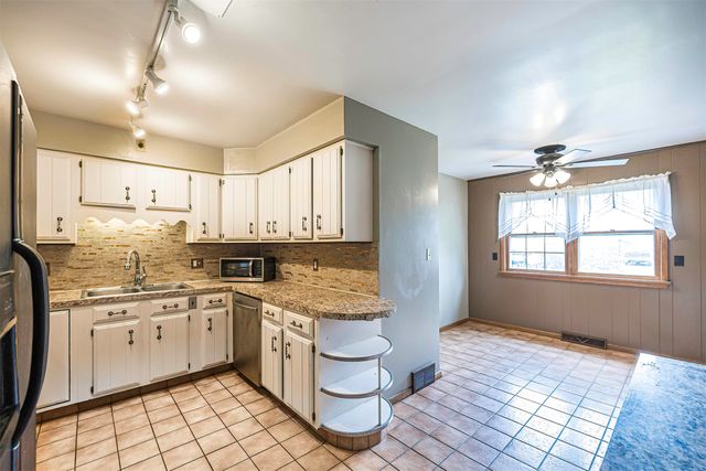 137 E 2ND Street, Waterford, PA 16441