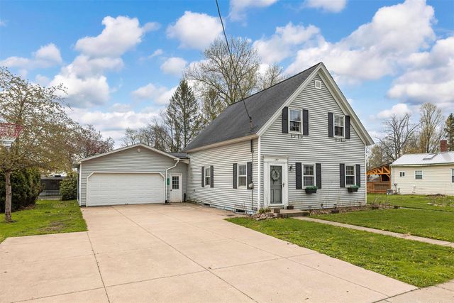 137 E 2ND Street, Waterford, PA 16441