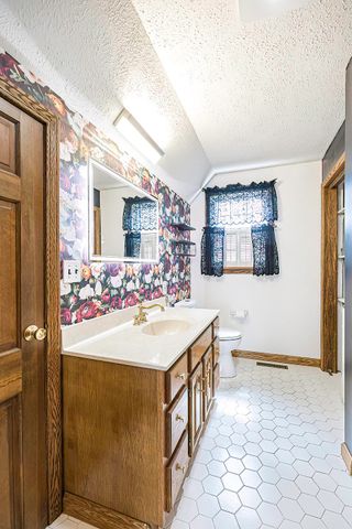 137 E 2ND Street, Waterford, PA 16441