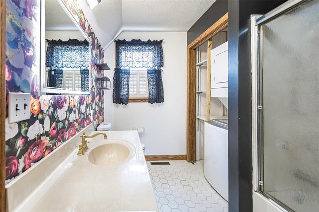 137 E 2ND Street, Waterford, PA 16441
