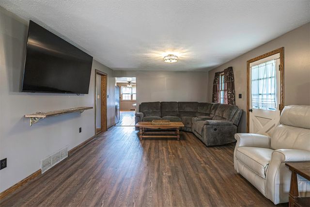 137 E 2ND Street, Waterford, PA 16441