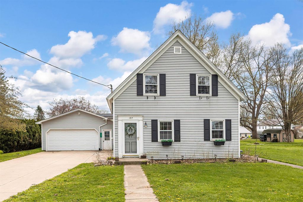 137 E 2ND Street, Waterford, PA 16441