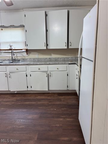 2300 Midway Avenue NE, Canton, OH 44705