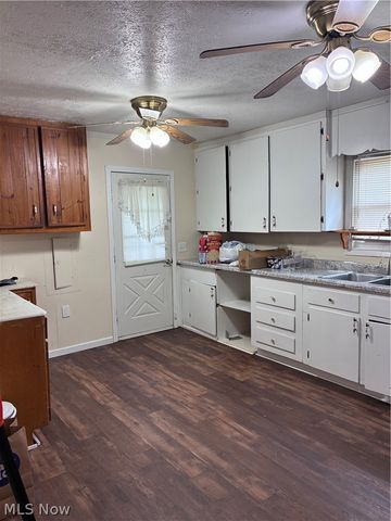 2300 Midway Avenue NE, Canton, OH 44705