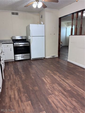 2300 Midway Avenue NE, Canton, OH 44705