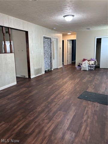 2300 Midway Avenue NE, Canton, OH 44705
