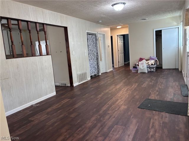 2300 Midway Avenue NE, Canton, OH 44705