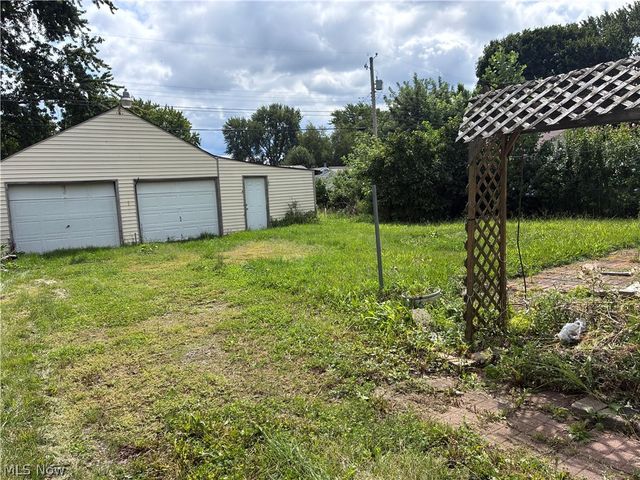 2300 Midway Avenue NE, Canton, OH 44705