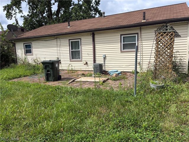 2300 Midway Avenue NE, Canton, OH 44705