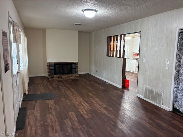 2300 Midway Avenue NE, Canton, OH 44705