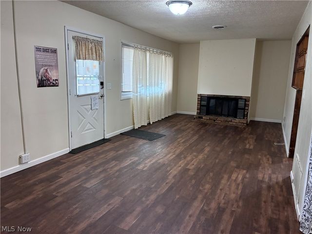 2300 Midway Avenue NE, Canton, OH 44705