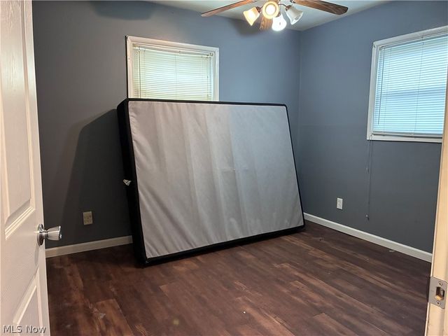 2300 Midway Avenue NE, Canton, OH 44705
