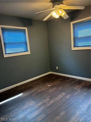 2300 Midway Avenue NE, Canton, OH 44705