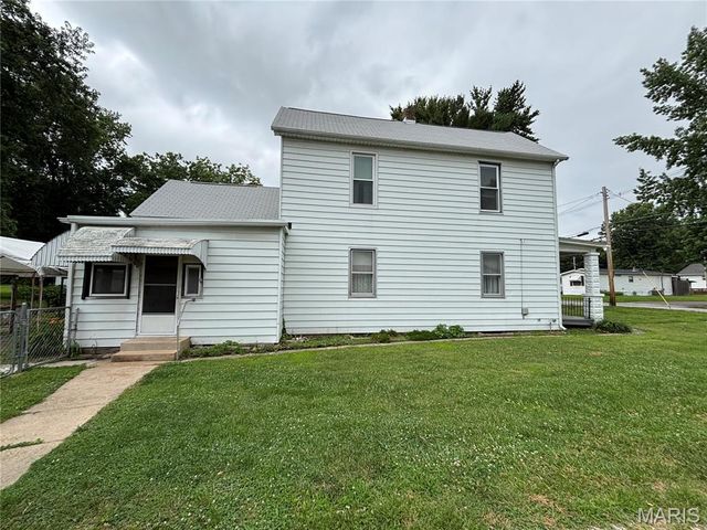 132 S 29th Street, Belleville, IL 62226